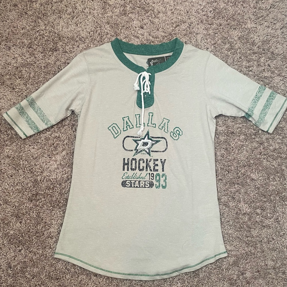 WOMENS DALLAS STARS SHIRT -Lace up tee - MEDIUM